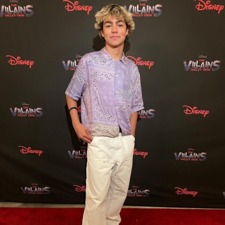 Malachi Barton enjoys a lavish life having a net worth of $500 thousand. 